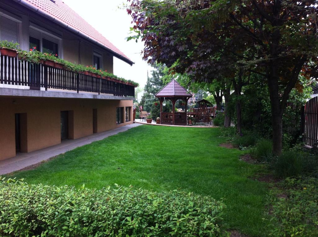 Bed and Breakfast Sarokhaz Panzio Vecsés Exterior foto